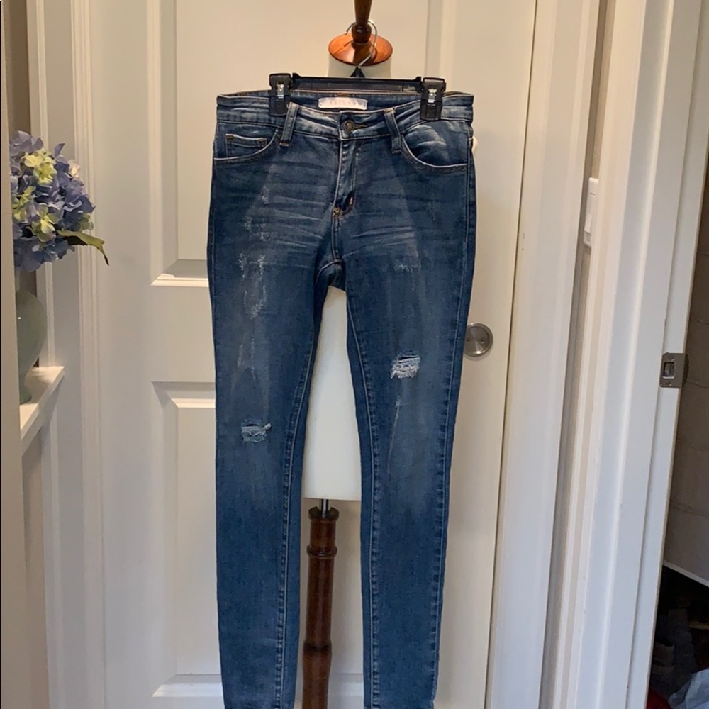 Distressed skinny jeans